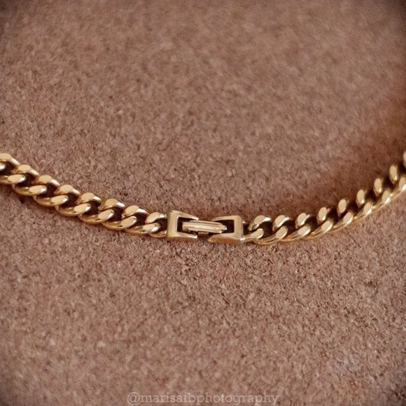 Vintage Cameo Pink, White and Gold Necklace - Picture 2 of 2